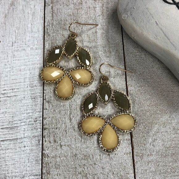 3 for $25🎉14k gold statement stone earrings - Picture 1 of 3